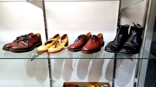 Lot 1463 - SHOES & BOOTS