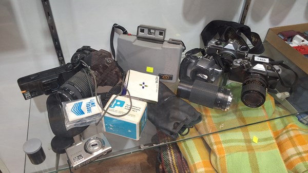 Lot 1466 - CAMERAS