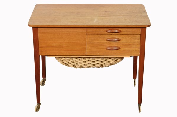Lot 75 - SEWING WORK TABLE