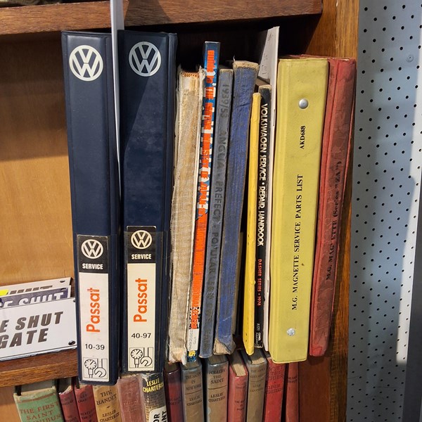 Lot 1242 - AUTOMOTIVE MANUALS
