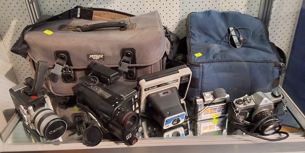 Lot 1262 - VINTAGE CAMERAS