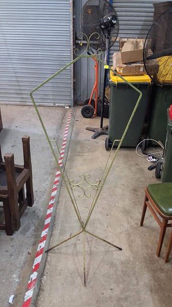 Lot 382 - BIRDCAGE FRAME