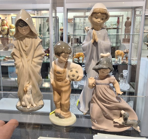 Lot 1131 - NAO FIGURES