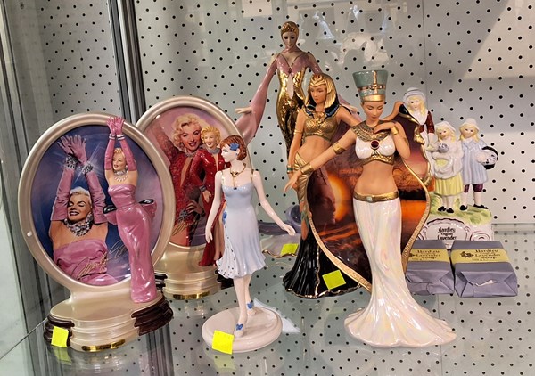 Lot 1286 - CHINA FIGURES