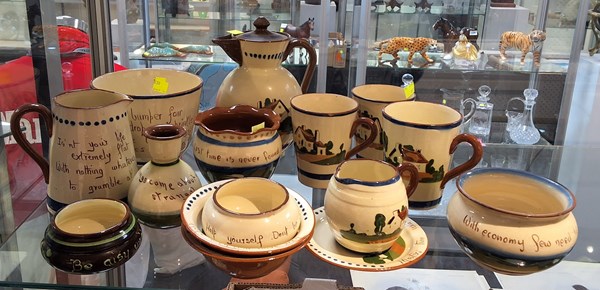 Lot 1148 - RUSTIC SERVINGWARE