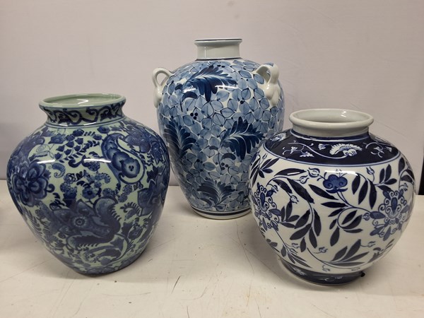 Lot 1192 - VASES
