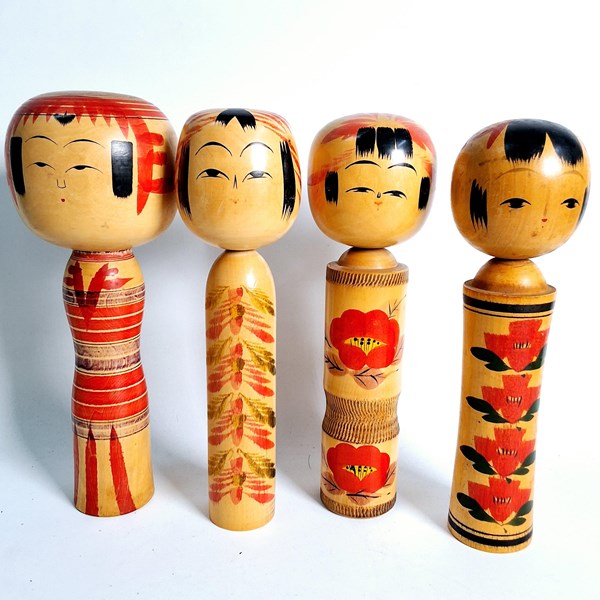 Lot 1264 - KOKESHI DOLLS