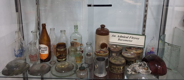 Lot 1424 - RUSTIC SUNDRIES