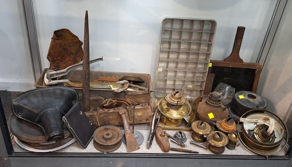 Lot 1376 - RUSTIC SUNDRIES