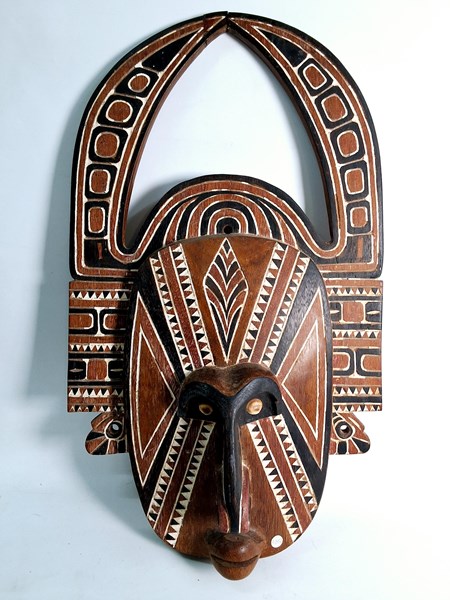 Lot 1071 - TRIBAL MASK
