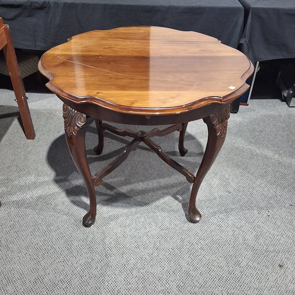 Lot 57 - LAMP TABLE