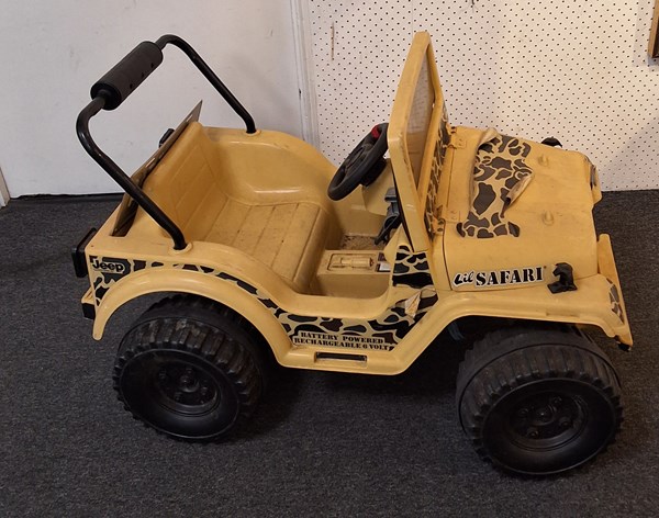 Lot 204 - KIDS JEEP