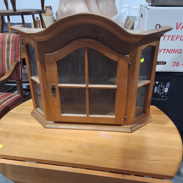 Lot 180 - WALL CUPBOARD