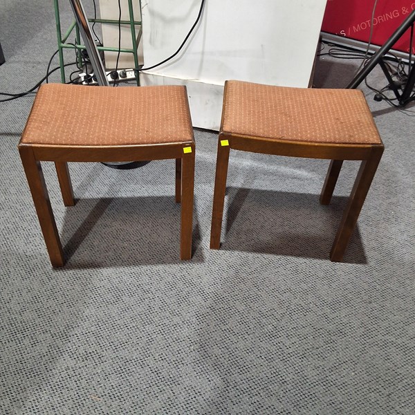 Lot 195 - STOOLS