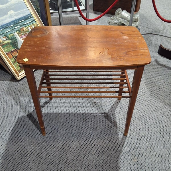 Lot 360 - LAMP TABLE