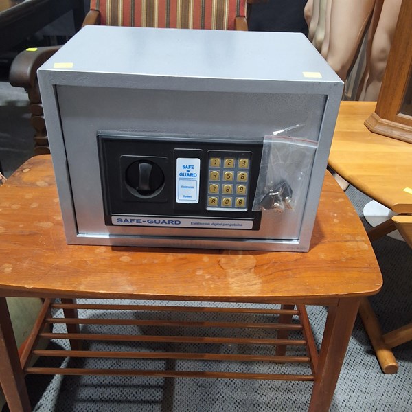 Lot 212 - SAFE