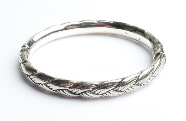 Lot 1025 - SILVER BANGLE