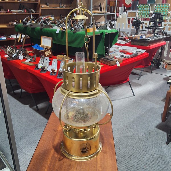 Lot 353 - LIGHT FITTING