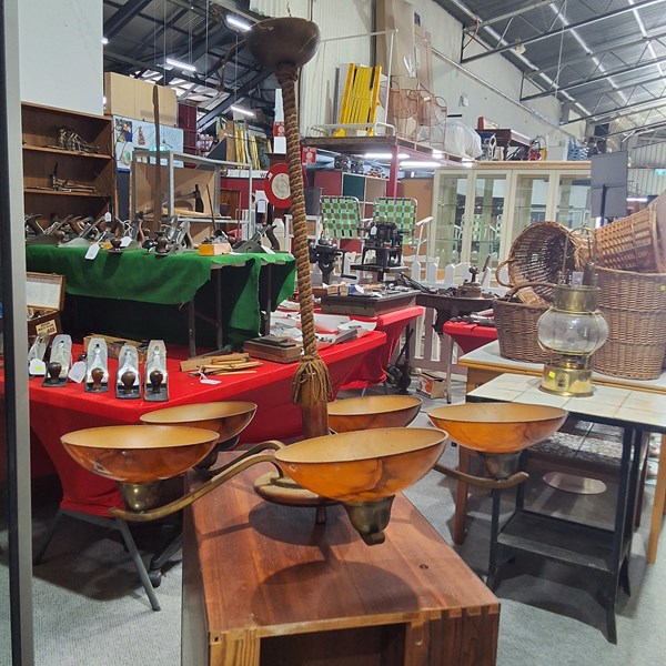 Lot 189 - LIGHT FITTING