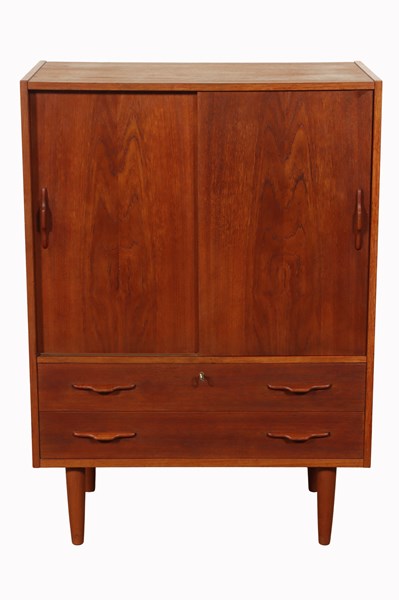 Lot 184 - TEAK CABINET