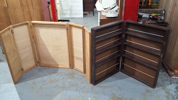 Lot 282 - DISPLAY CASES