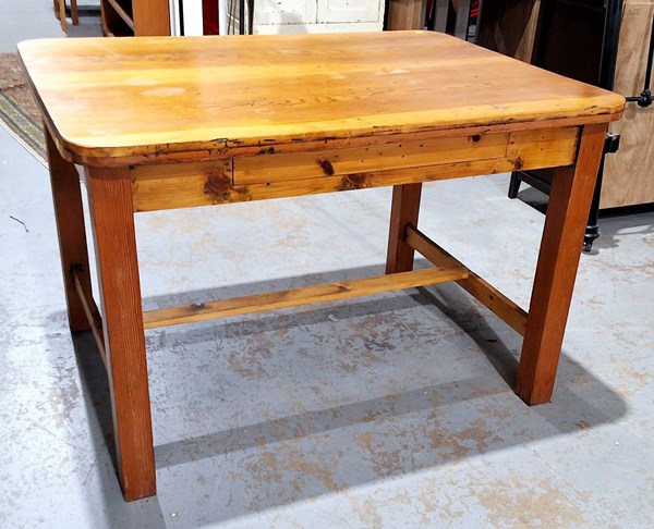Lot 218 - KITCHEN TABLE