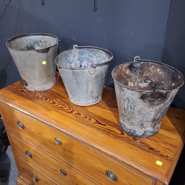 Lot 114 - BUCKETS