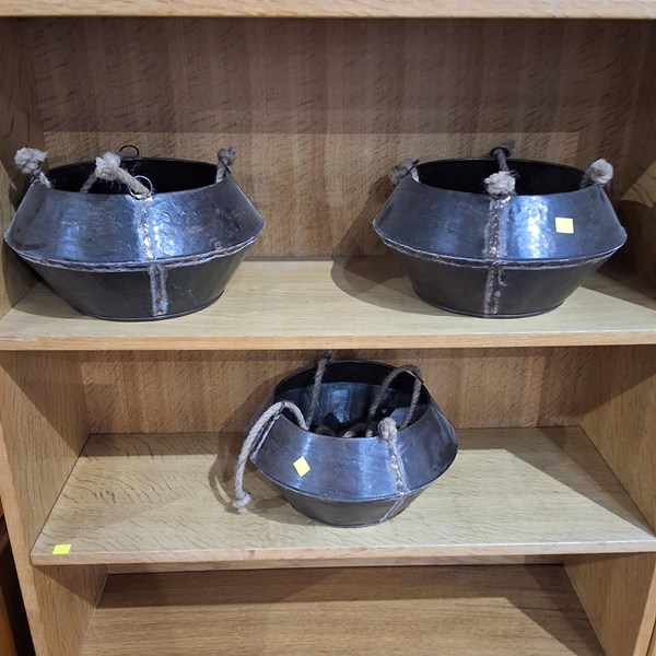 Lot 178 - HANGING POTS