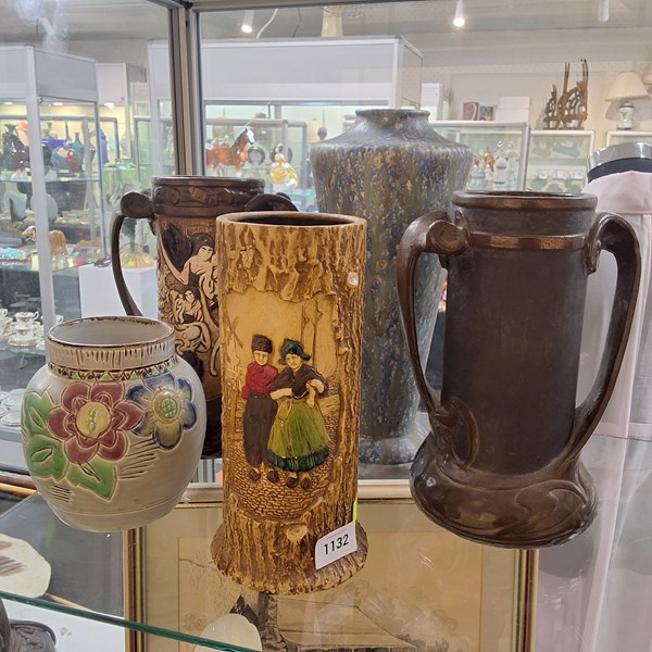 Lot 1132 - BRETBY POTTERY