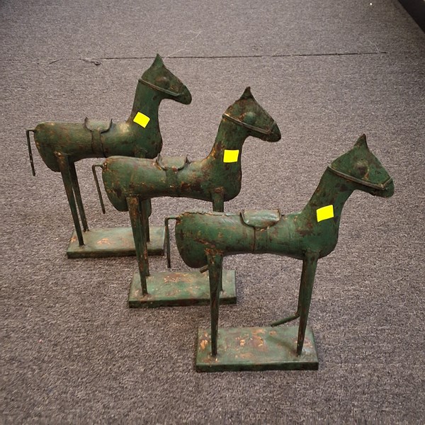 Lot 1273 - FIGURES