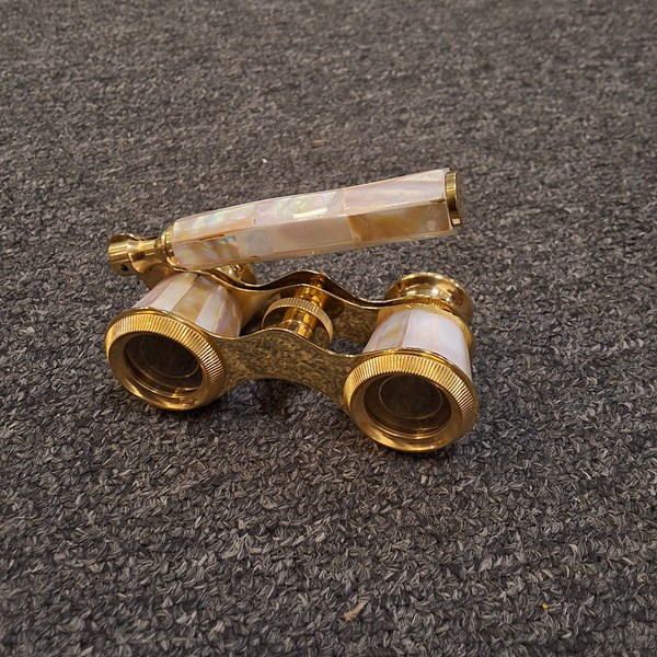 Lot 1234 - OPERA GLASSES