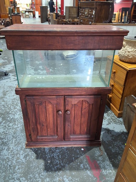 Lot 276 - FISH TANK