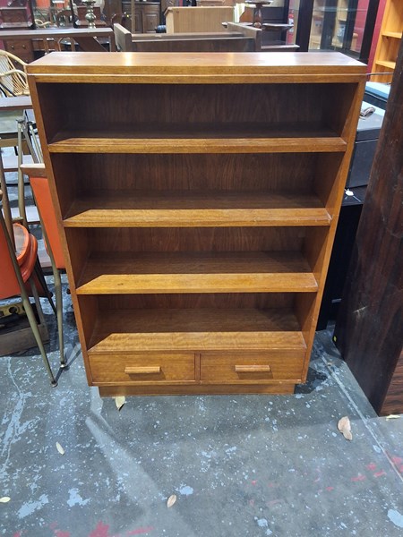 Lot 358 - BOOKSHELF