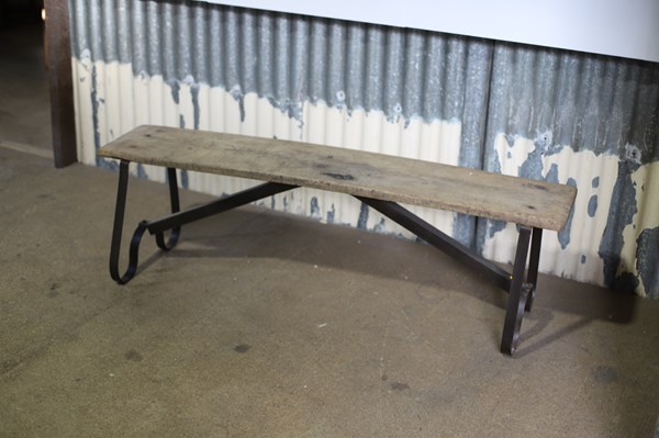 Lot 113 - BENCH