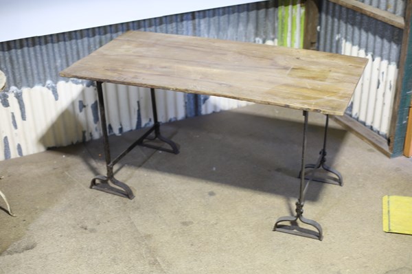 Lot 110 - DINING TABLE