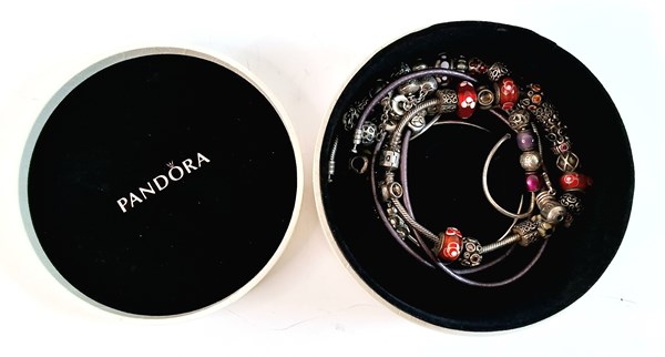 Lot 1042 - PANDORA