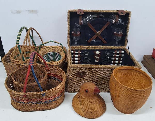 Lot 1419 - BASKETS & HAMPER