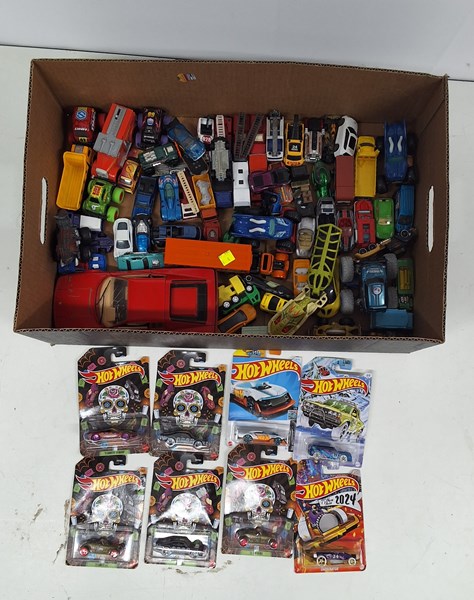 Lot 1361 - HOT WHEELS & CARS