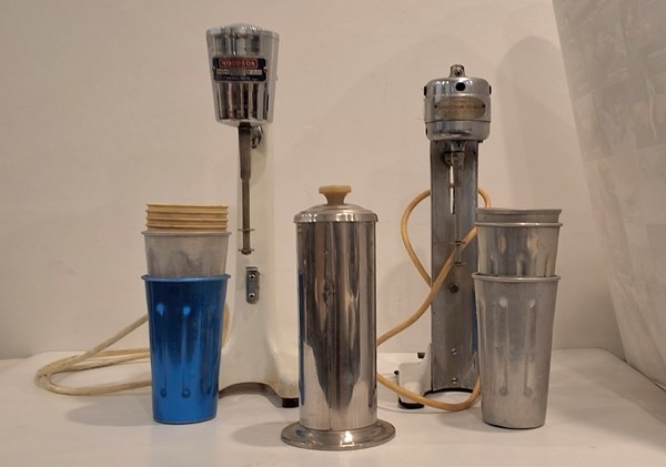 Lot 1260 - MILKSHAKE MAKERS