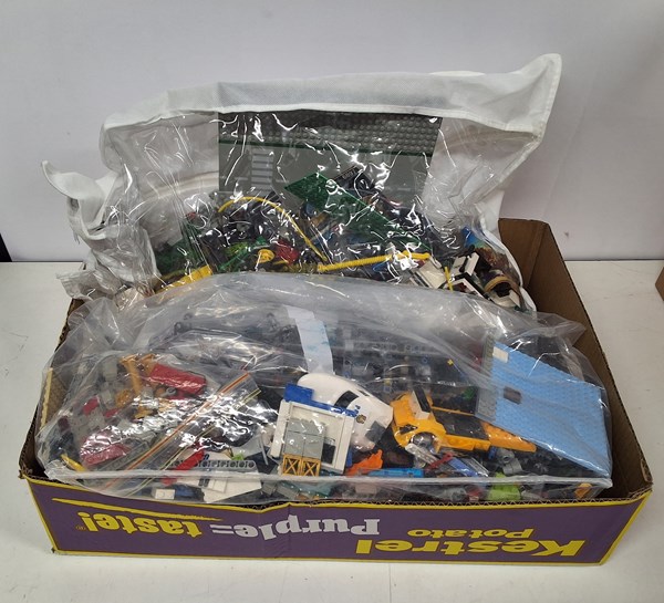 Lot 1401 - BULK LEGO