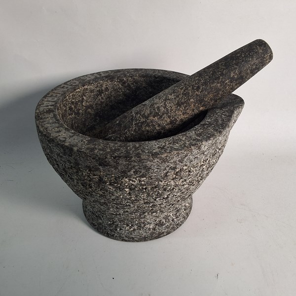 Lot 1297 - MORTAR AND PESTLE