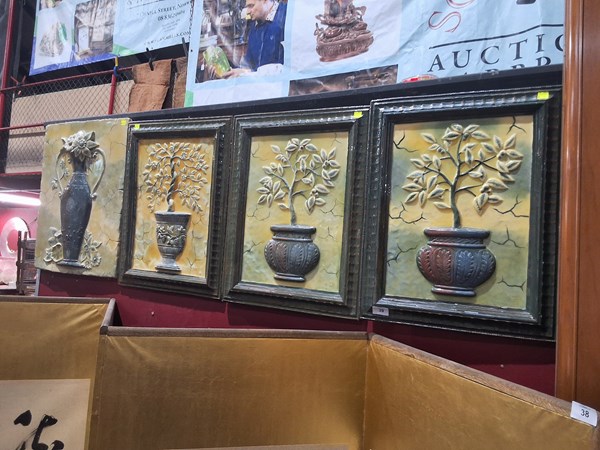 Lot 39 - GARDEN DECOR