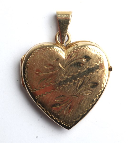Lot 1015 - GOLD LOCKET