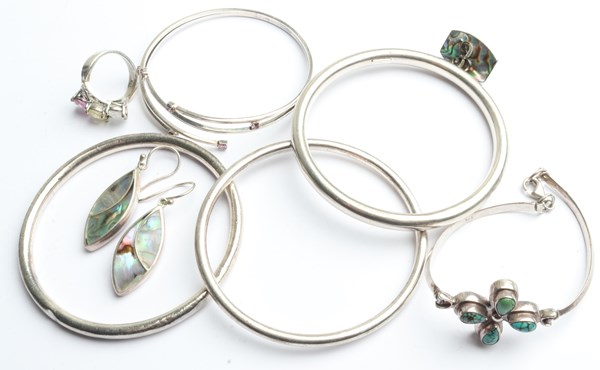 Lot 1041 - JEWELLERY