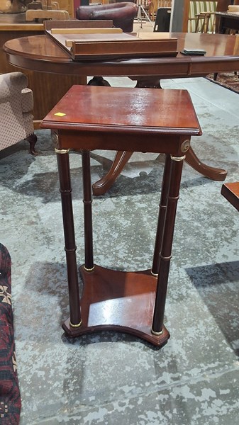 Lot 164 - PEDESTAL