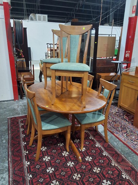 Lot 176 - DINING SUITE