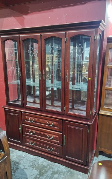 Lot 92 - DISPLAY CABINET