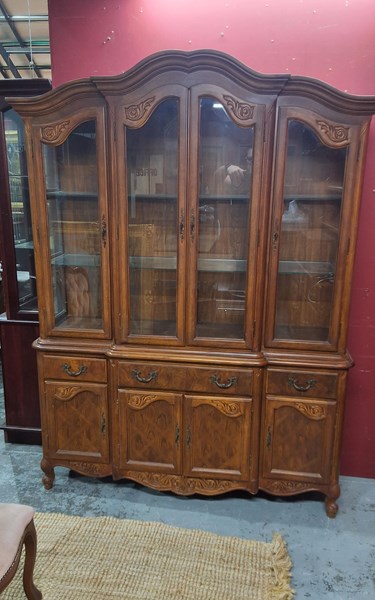 Lot 91 - DISPLAY CABINET
