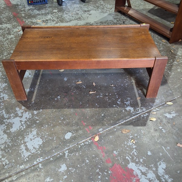 Lot 145 - COFFEE TABLE