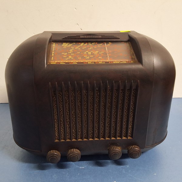 Lot 1306 - MANTLE RADIO